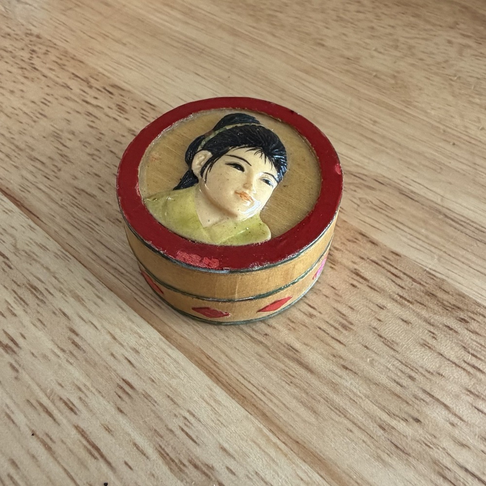 VTG Chinese Trinket Circle Box Woman Novelty Collector Decor Felt Lined